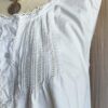 Nuisette ancienne en coton blanc brodée – Taille S à L