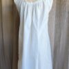 Nuisette ancienne en coton blanc brodée – Taille S à L