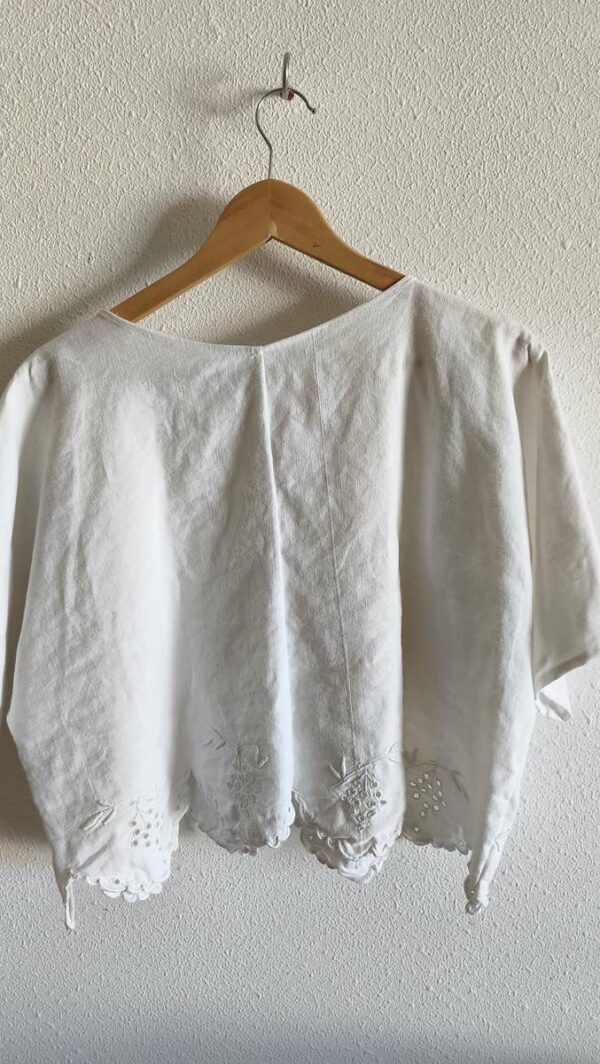 Top brodé en drap antique – Taille unique 38 à 44