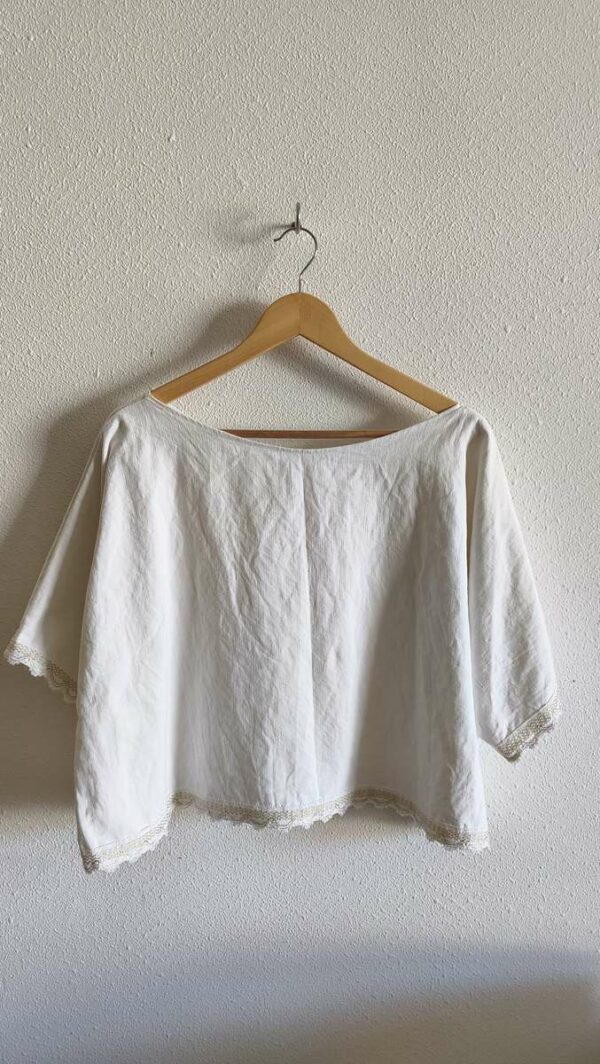 Top brodé en drap antique – Taille unique 38 à 44