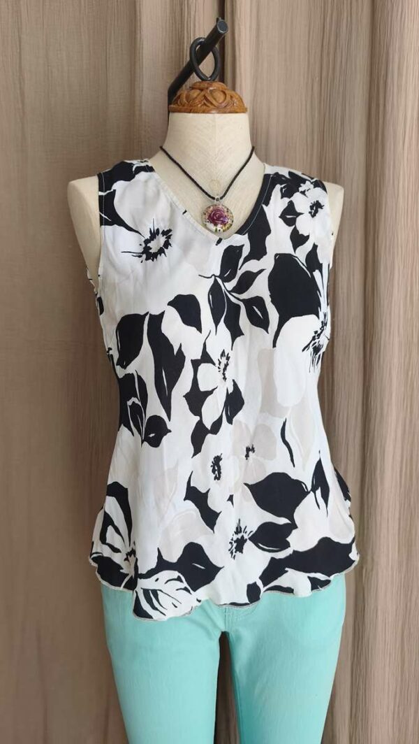 Débardeur blanc à fleurs noires T38 – Esprit chic