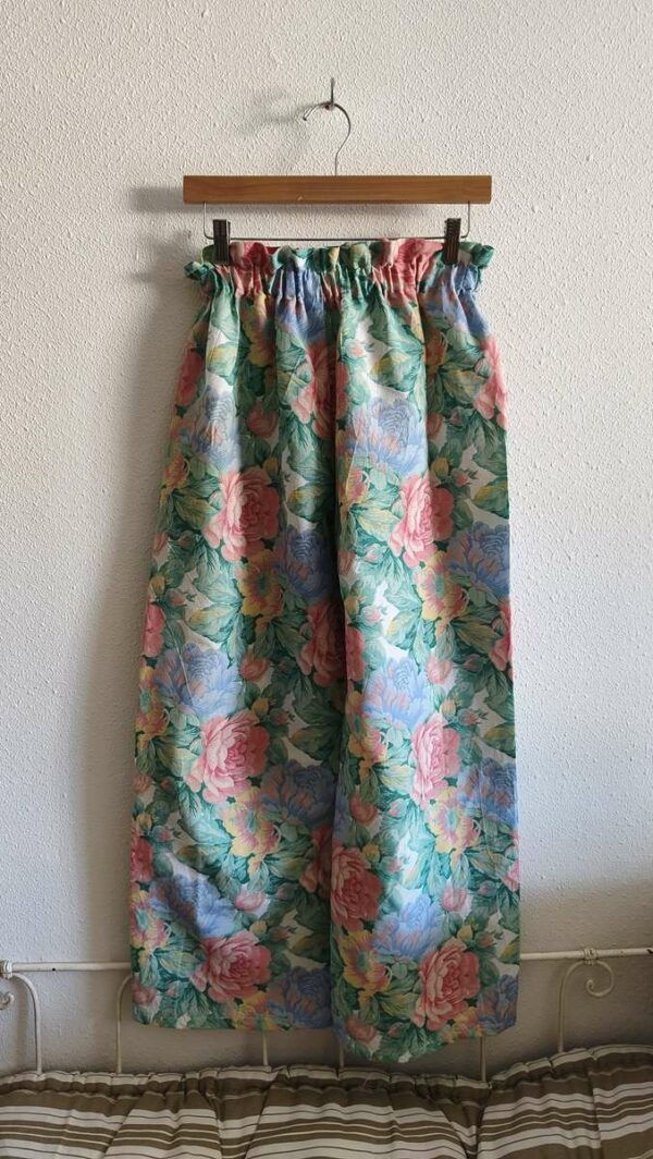 Pantalon Rose & Marie en drap ancien fleuri – Taille haute – Taille 40