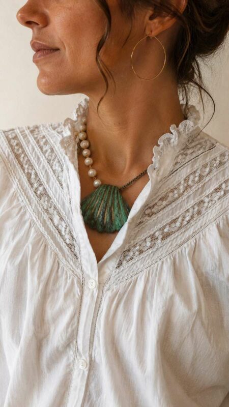 Blouse courte antique en coton blanc upcyclée Rose & Marie – Taille M/L