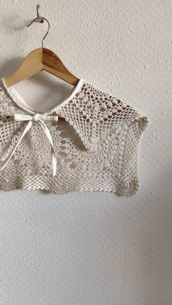 Grand col romantique en crochet ancien – Rose & Marie