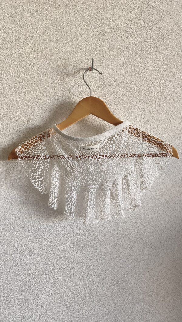Grand col romantique en crochet ancien – Rose & Marie