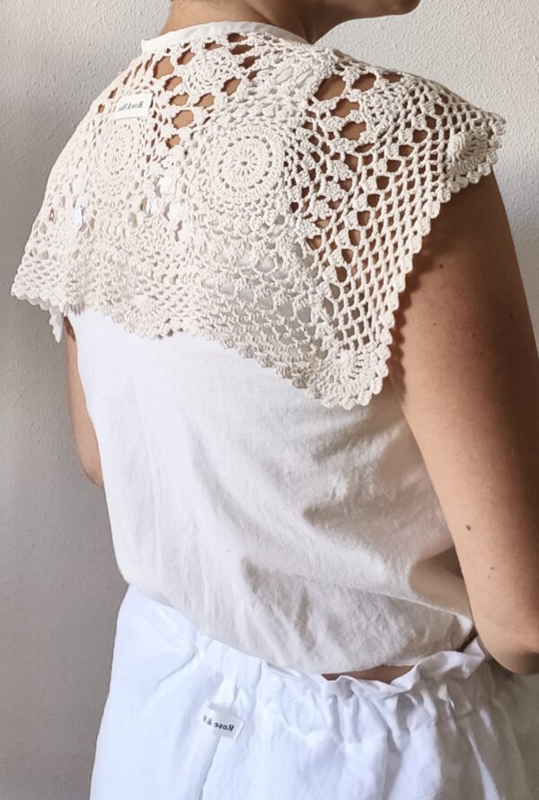 Grand col romantique en crochet ancien – Rose & Marie