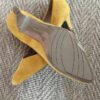 Escarpins moutarde en daim – Pointure 39