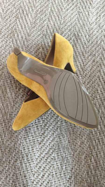 Escarpins moutarde en daim – Pointure 39