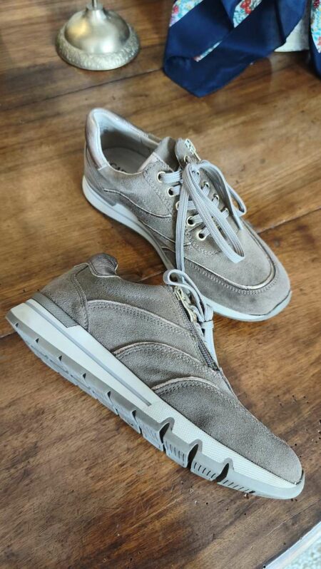 Baskets Caprice en cuir gris – Pointure 36