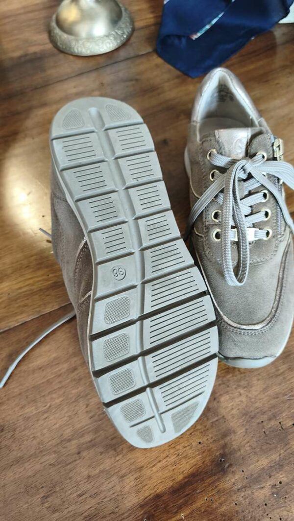 Baskets Caprice en cuir gris – Pointure 36