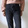 Pantalon jean confort gris foncé – C’est Beau La Vie – Taille 40 – 9 €