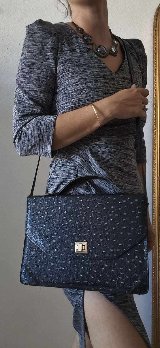 Sac vintage noir en cuir – 31 × 22 cm