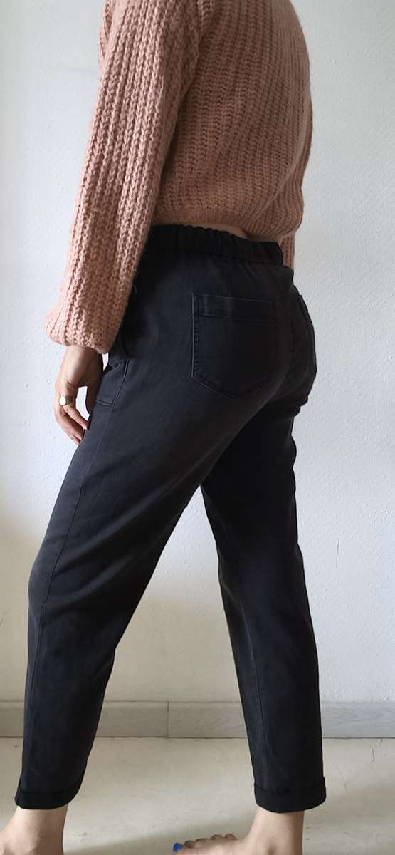 Pantalon jean confort gris foncé – C’est Beau La Vie – Taille 40 – 9 €