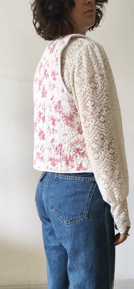 Gilet matelassé Toile de Jouy – Rose & Marie – Taille unique 38/42 – 69 €