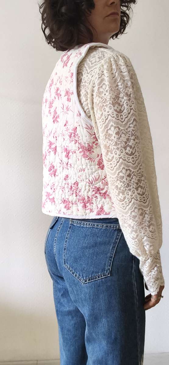 Gilet matelassé Toile de Jouy – Rose & Marie – Taille unique 38/42 – 69 €