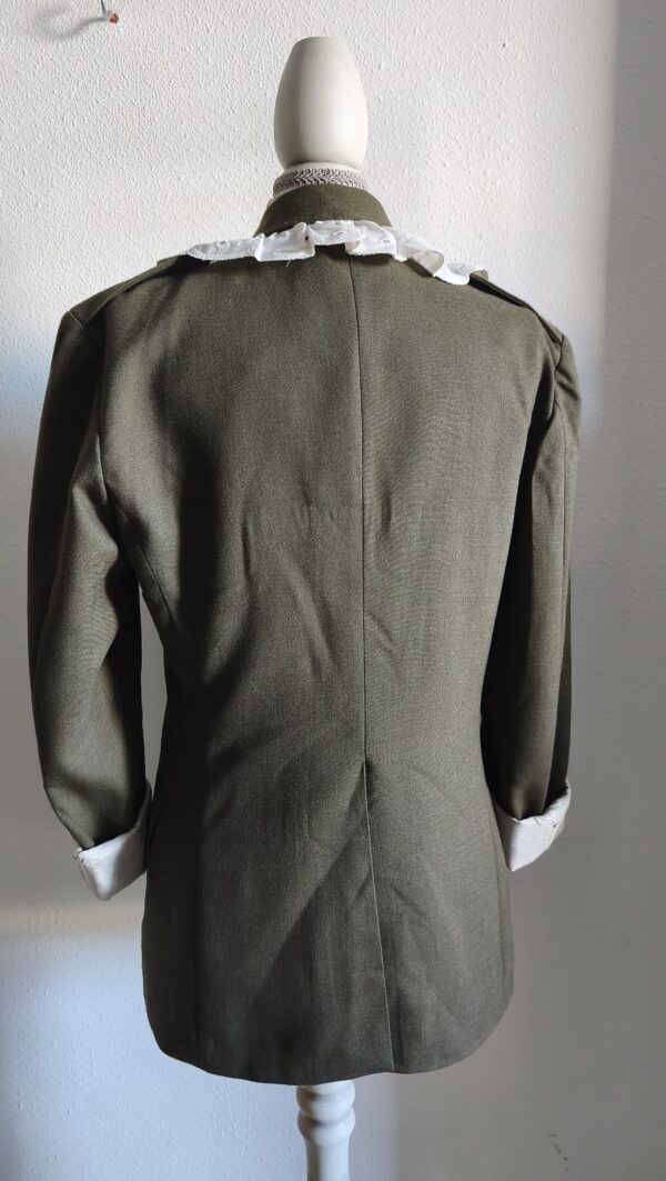 Kit upcycling blazer militaire + dentelle broderie anglaise – Tuto couture inclus