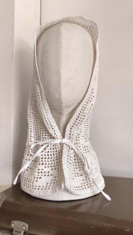 Cagoule femme en napperon crocheté – Pièce unique Rose & Marie – 49 €