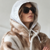 Cagoule femme en napperon crocheté