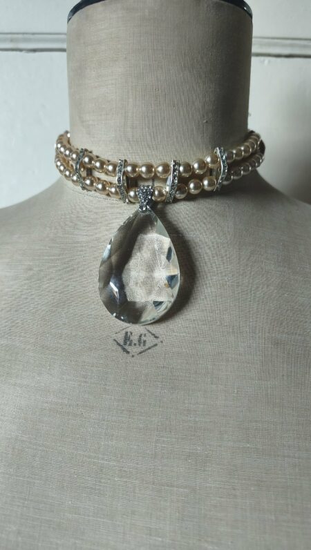 collier pampille de crystal unique