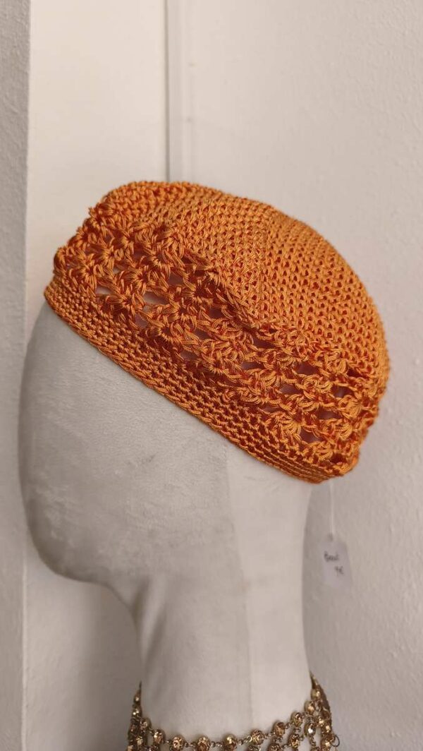 Béret orange façon crochet