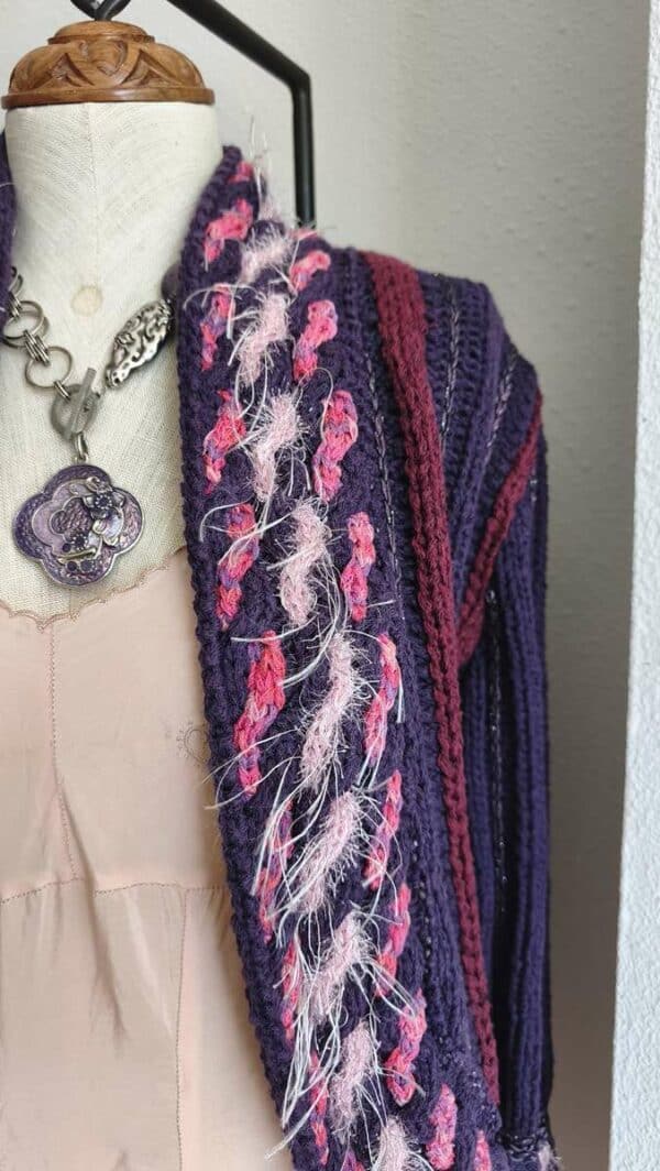 Gilet vintage en laine Anny Blatt – violet et rose