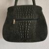 Sac vintage en cuir vert bouteille effet croco – 26 × 25 cm