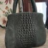 Sac vintage en cuir vert bouteille effet croco – 26 × 25 cm