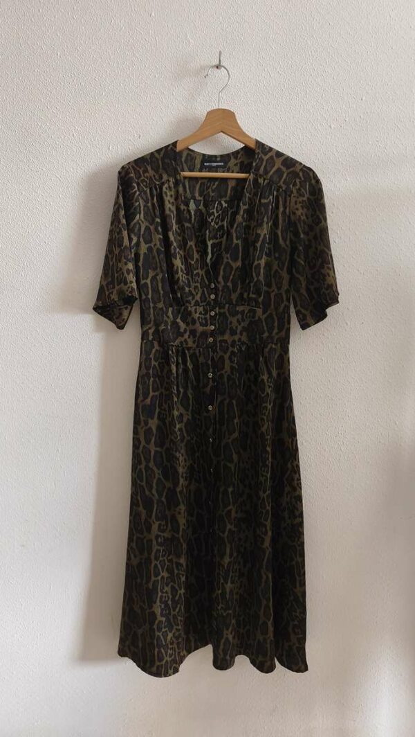 Robe longue léopard satinée – Taille 1