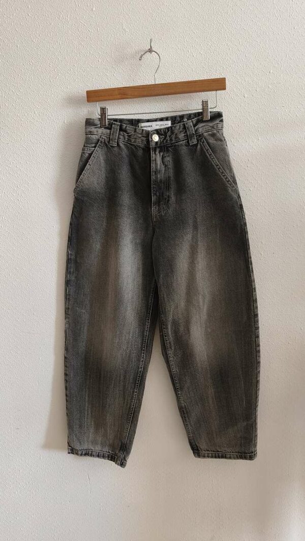 Jean barrel gris délavé Bershka – Taille 36/38
