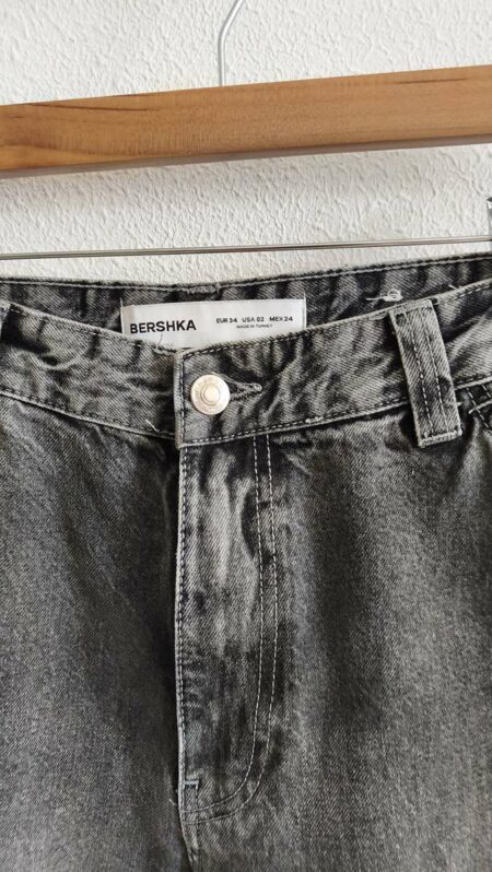 Jean barrel gris délavé Bershka – Taille 36/38
