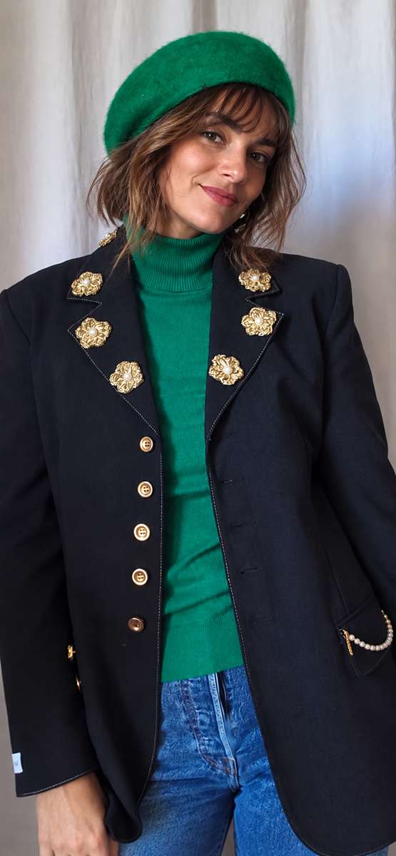 Blazer upcyclé noir – Détails couture & ornements dorés Taille 38/40