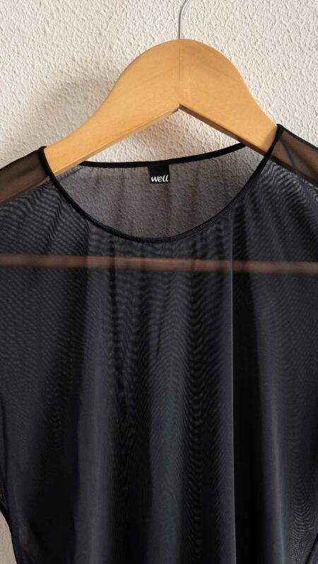 Body noir transparent en fine résille Well, manches longues et col rond, taille 40/42.