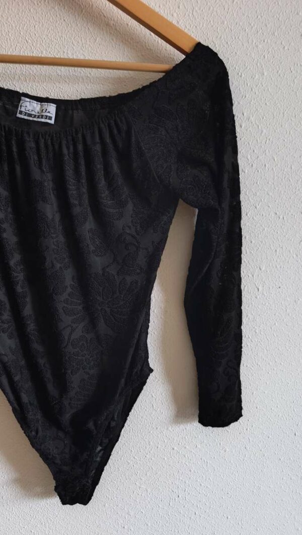 Body vintage noir en dentelle florale femme taille 40, manches longues et encolure bateau.