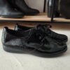Derbies femme INÉA en cuir verni noir véritable, pointure 39, avec lacets en satin noir.