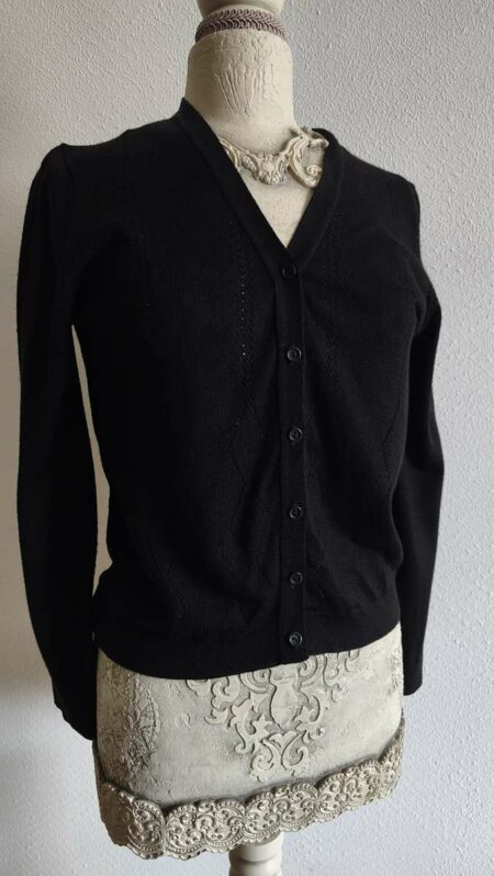 Cardigan vintage noir Donatella femme taille 38, maille fine à motifs losanges ajourés et fermeture boutonnée.