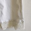 Jean wide leg blanc à dentelle – Upcycling Rose & Marie – Taille 40