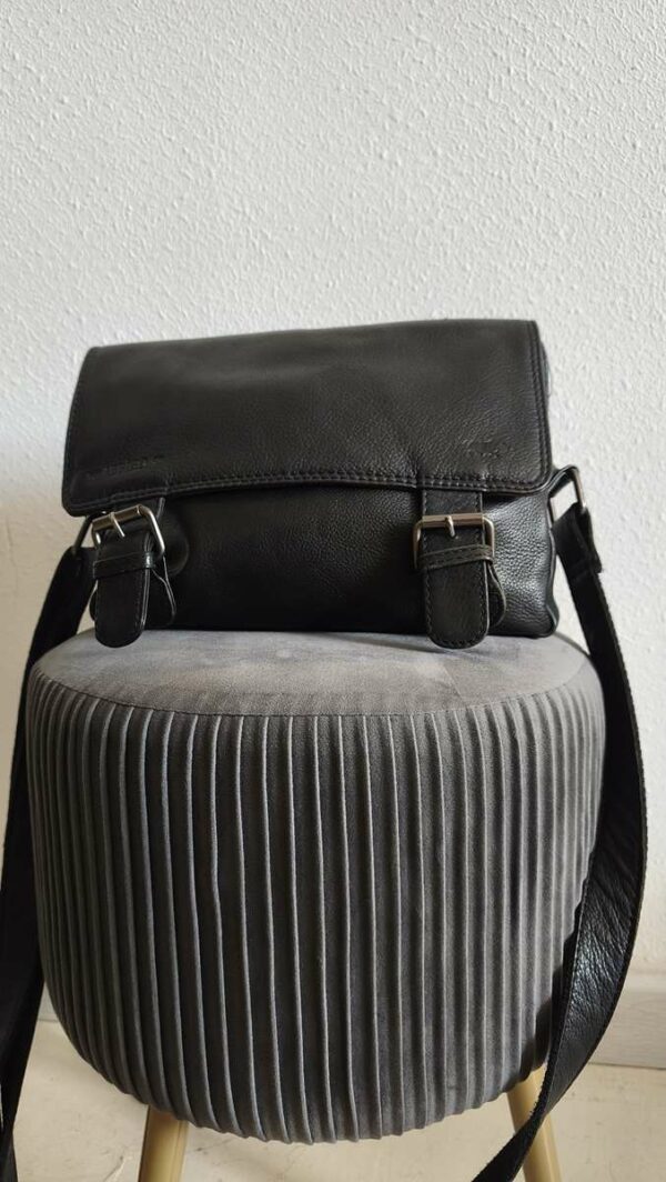 Sac besace en cuir véritable noir – Bandoulière – 31 × 25 cm