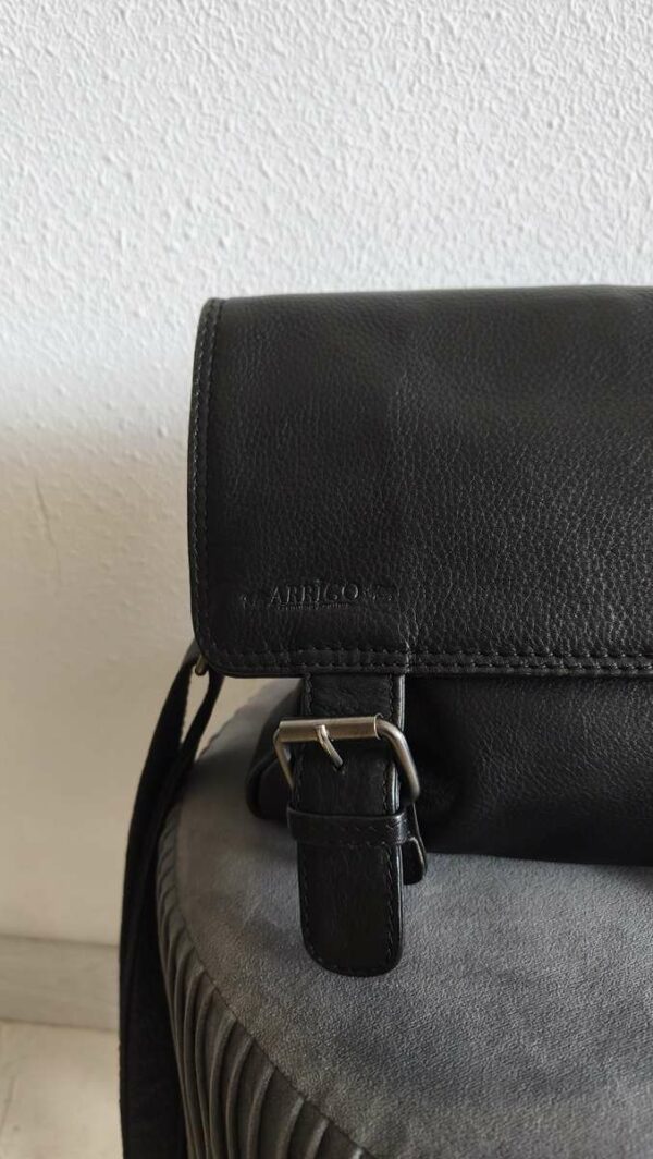 Sac besace en cuir véritable noir – Bandoulière – 31 × 25 cm