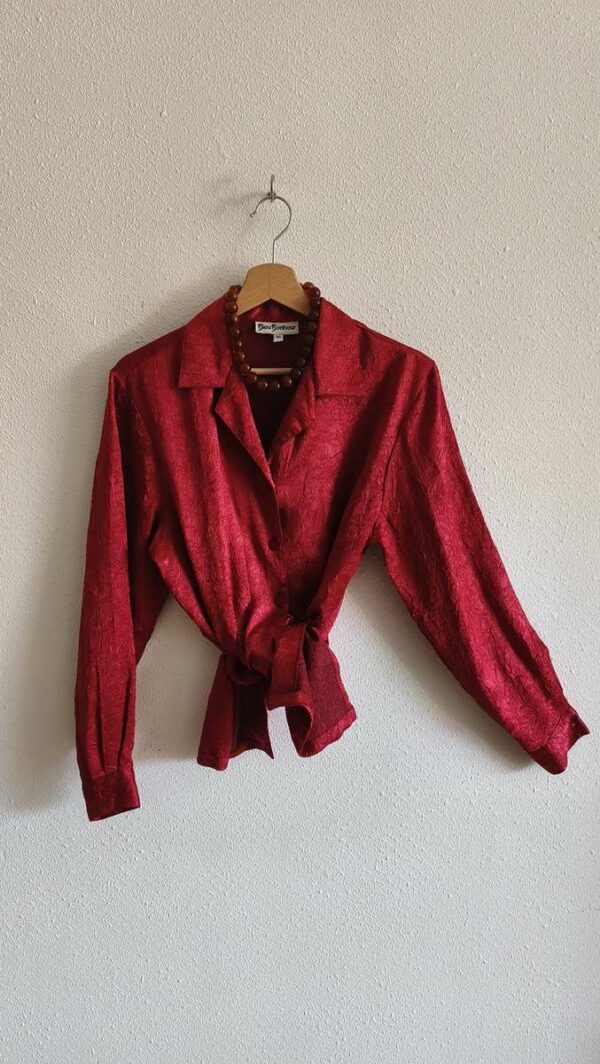 Chemisier vintage rouge satiné effet froissé – Années 90 – Taille 40