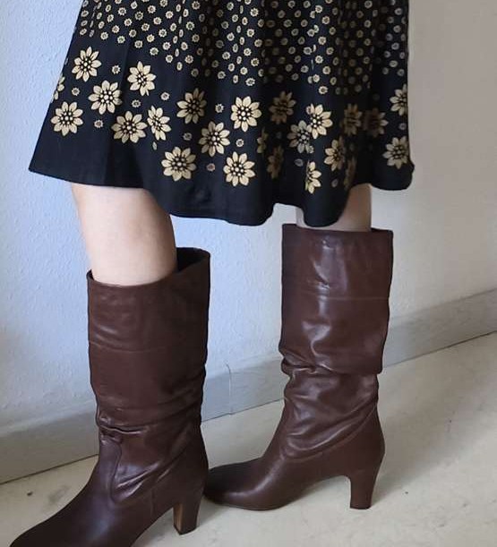 Bottes femme André en cuir camel à talons – Pointure 41