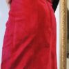 Jupe vintage rouge en cuir véritable femme taille 42, coupe droite et ceinture assortie à boucle dorée.